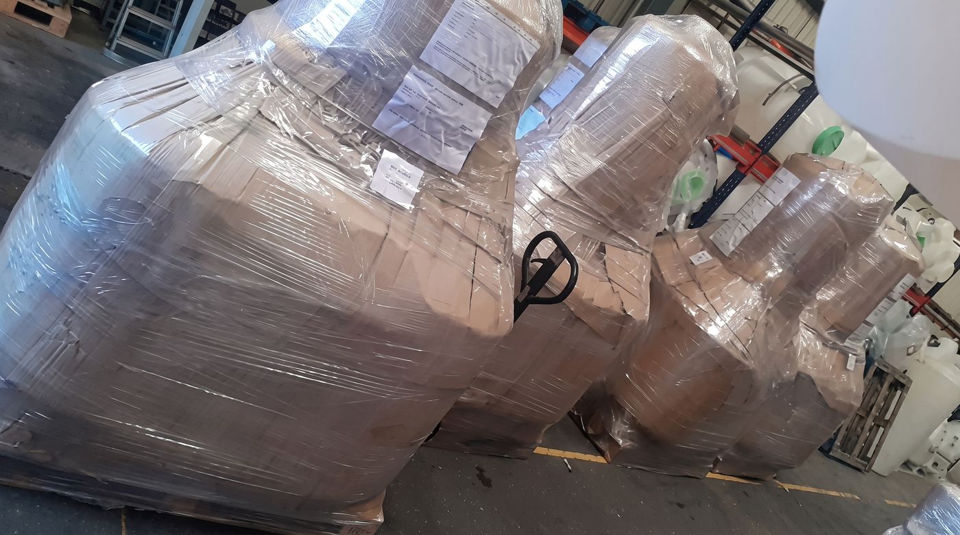 Tanques embalados en pallets para exportación